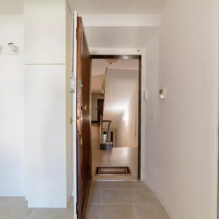 B52 Con Vista Apartment *