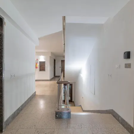 B52 Con Vista Apartment